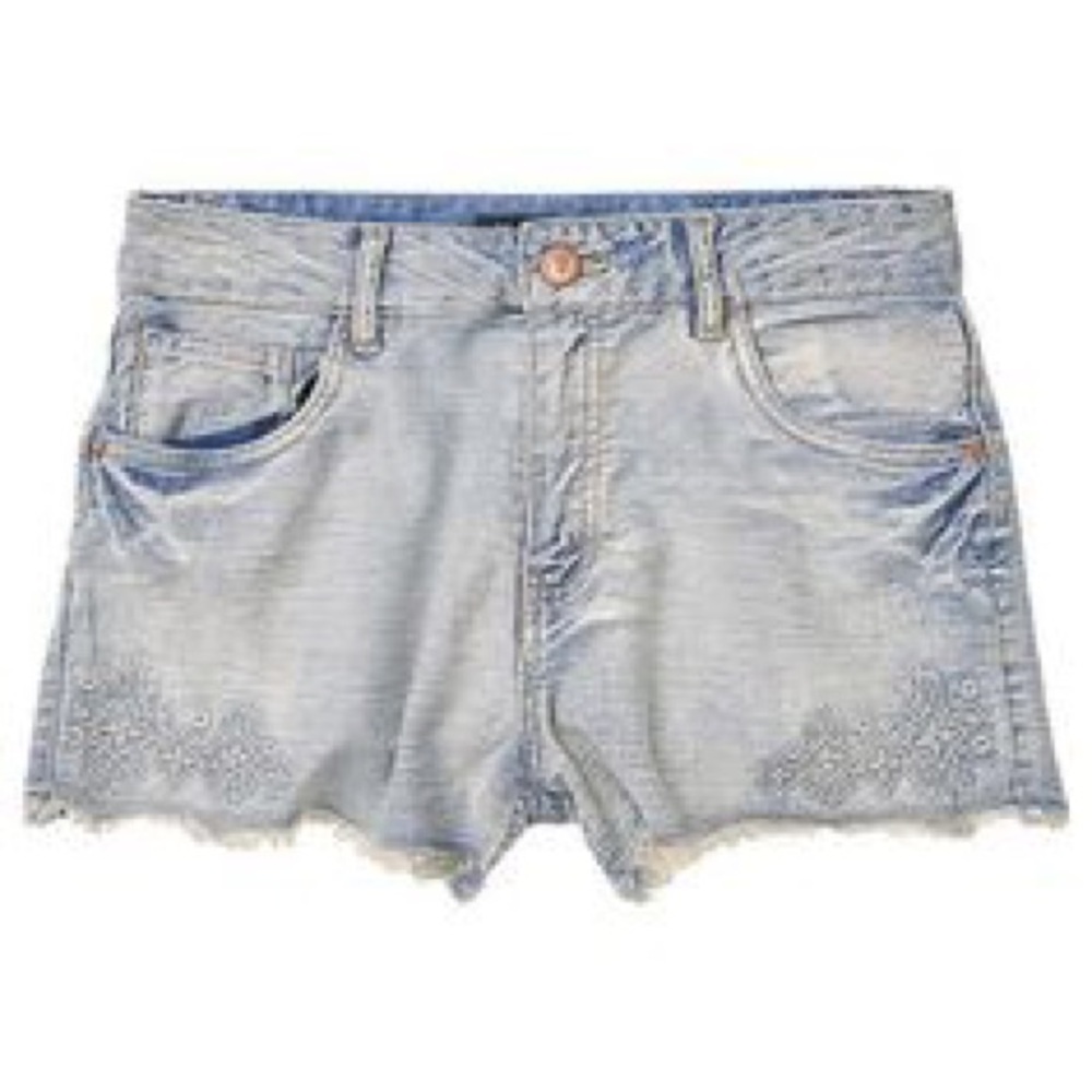 EMBROIDERED DENIM SHORTS!!! super cute☀️